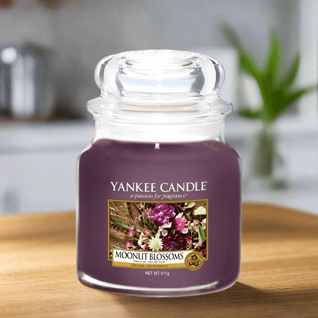 Yankee Candle Moonlit Blossoms Medium Jar scented candle