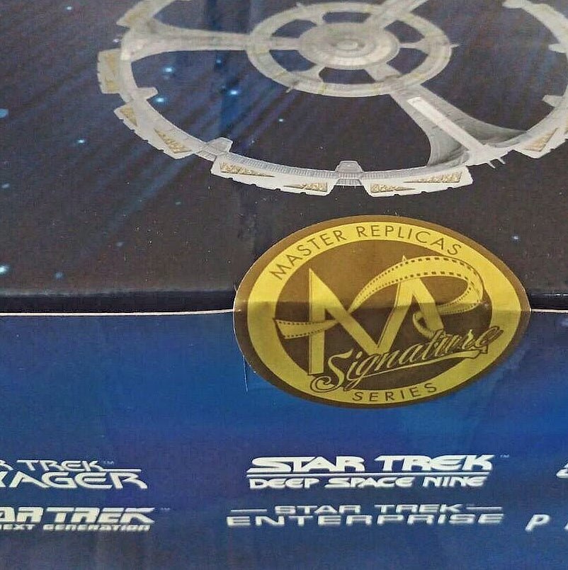 #17 Deep Space Nine XL EDITION Model Diecast Ship SIGNATURE SERIES DS9 (Eaglemoss / Star Trek) Real Merch