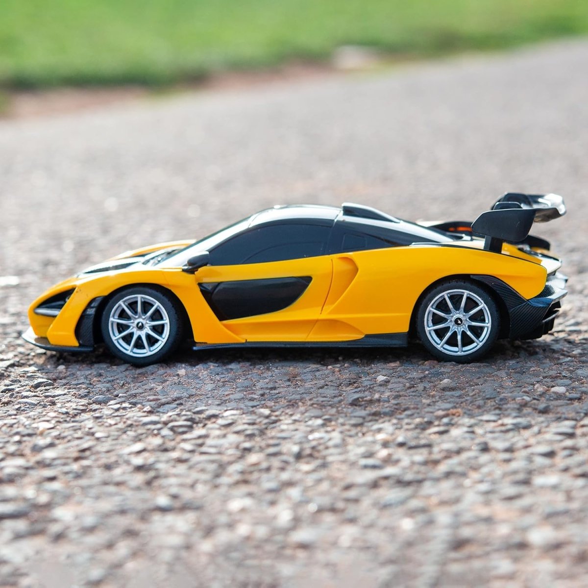 Remote Control McLaren Senna | 1:24sc Model 27.145MHz Rooleo