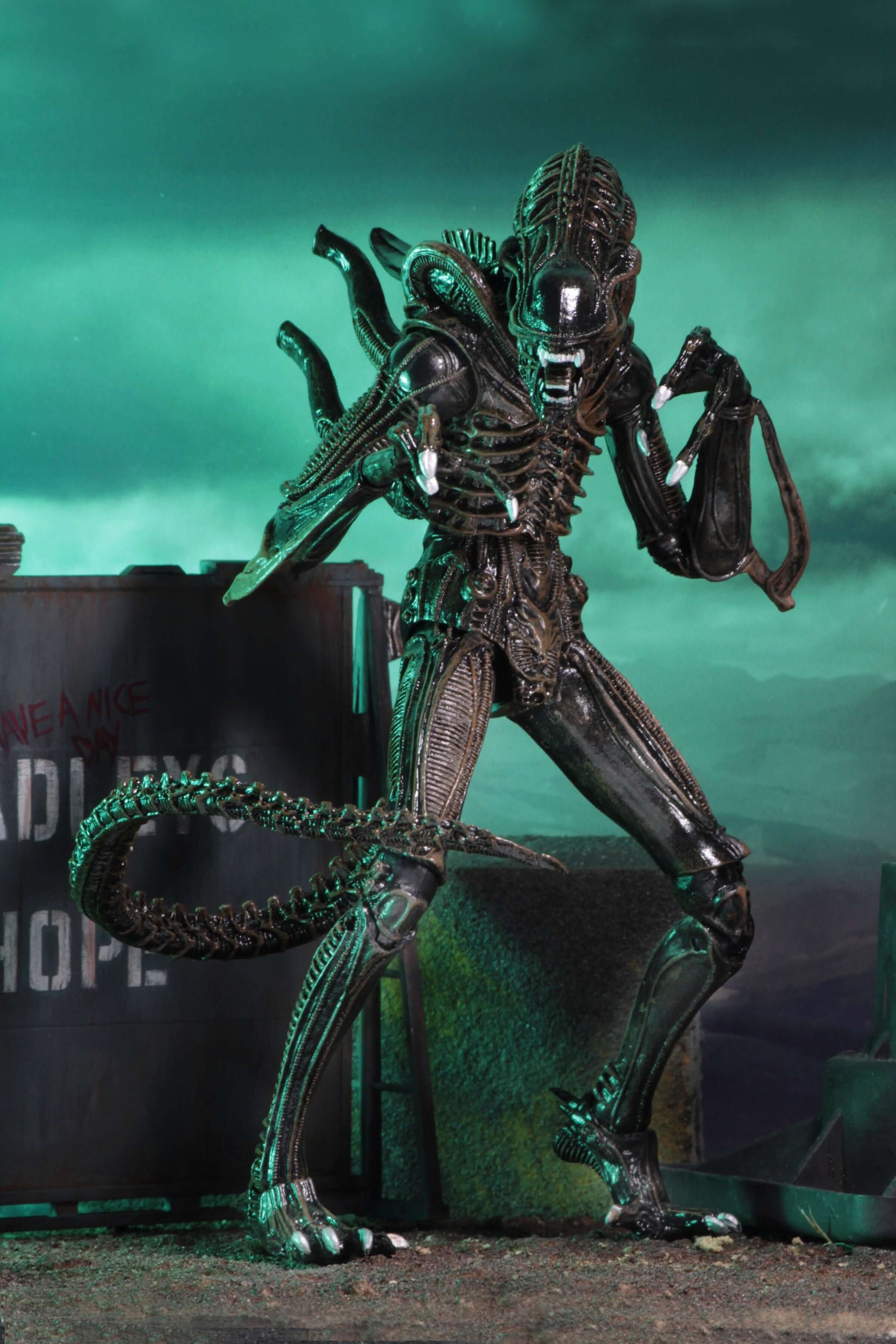 Neca - Aliens 7 Inch Scale Ultimate Action Figure Brown NECA