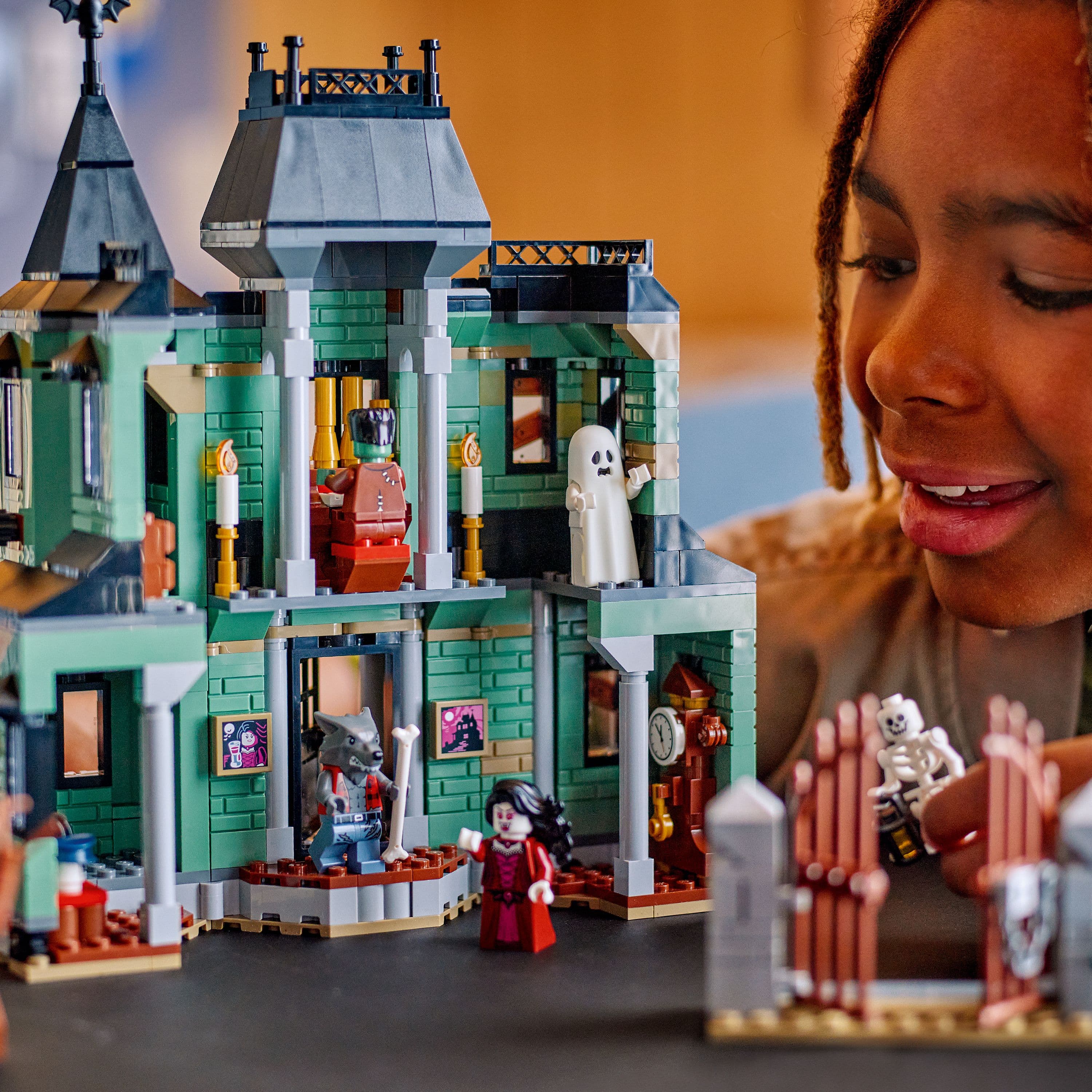 Lego Creator 3 in 1 31167 Haunted Mansion Rebuildable Set for Ages 9+ Curious Minds