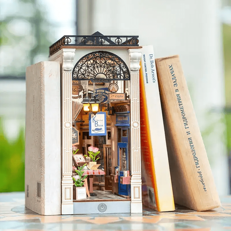 Rolife Arcade Dating Book Nook & Wonderland DIY Model Rolife