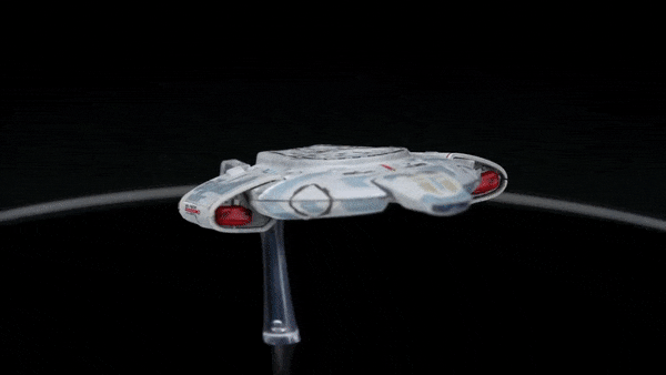 #07 U.S.S. Defiant NX-74205 (Defiant-class) Diecast Model Ship (Eaglemoss / Star Trek) Real Merch