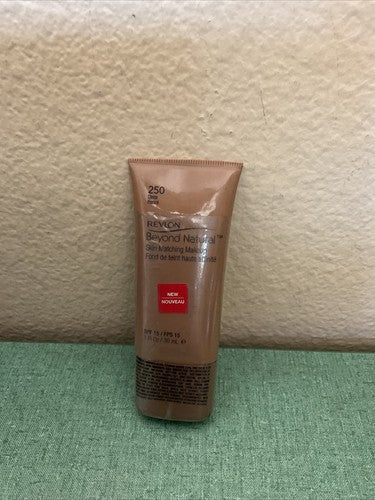 Revlon Beyond Natural Foundation SPF 15 #250 Deep Revlon